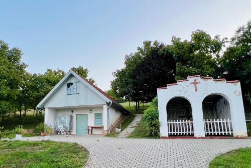 Berky Kúria - Stylish cottage in the Hills of Tolna for 16people