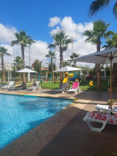 Swimming pool, Chic appartement avec jardin prive et piscine in Bouznika