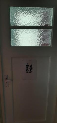 NICOLE, not for parties, not a hotel, room with shared bathroom, no kitchen, Amsterdam (photo 8)