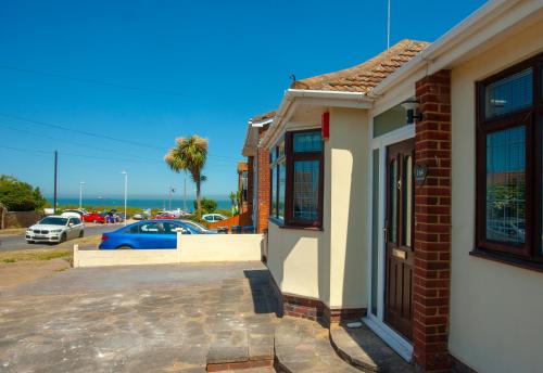 Botany Bay Holiday House - Family friendly, 50M from the beach