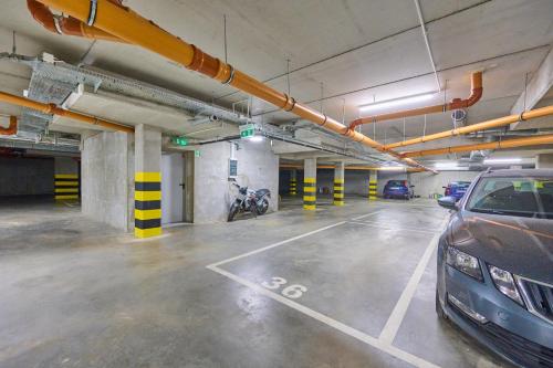Jagodno Wrocław Kajdasza Studio z Bezpłatnym Garażem by Noclegi Renters - image 3