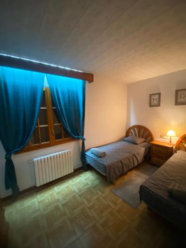 4 Bed Villa - Sleeps 8 - Pool - HotTub - Garden in Massanet de la Selva
