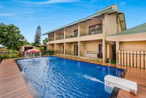 SaffronStays Amaltas, Nashik - pool villa with huge lawns perfect for large groups and corporate offsites - Sinnar