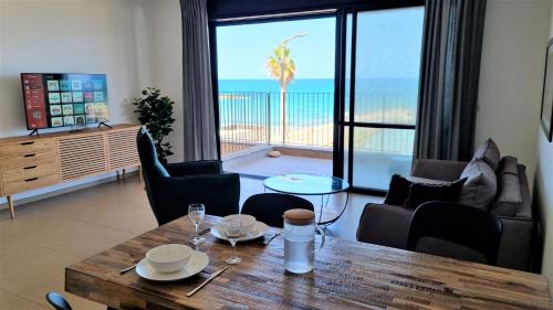 B&B Haifa - PORT CITY HAIFA - Beach front luxury apartment - Bed and Breakfast Haifa
