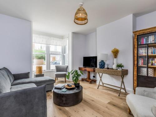 Pass the Keys Delightful 2 Bed House a Stones Throw From Beach Pass the Keys Delightful 2 Bed House a Stones Throw From Beach