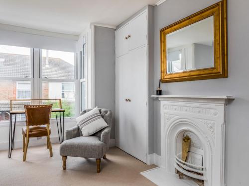 Pass the Keys Delightful 2 Bed House a Stones Throw From Beach Pass the Keys Delightful 2 Bed House a Stones Throw From Beach