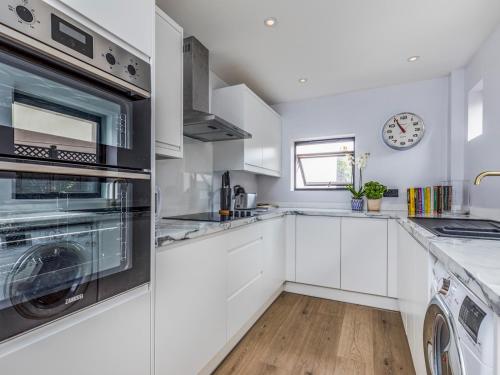 Pass the Keys Delightful 2 Bed House a Stones Throw From Beach Pass the Keys Delightful 2 Bed House a Stones Throw From Beach