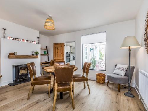 Pass the Keys Delightful 2 Bed House a Stones Throw From Beach Pass the Keys Delightful 2 Bed House a Stones Throw From Beach