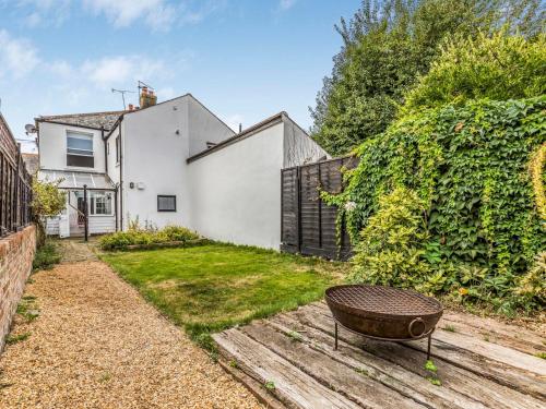 Pass the Keys Delightful 2 Bed House a Stones Throw From Beach Pass the Keys Delightful 2 Bed House a Stones Throw From Beach