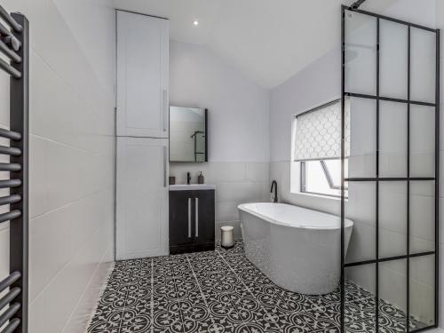 Pass the Keys Delightful 2 Bed House a Stones Throw From Beach Pass the Keys Delightful 2 Bed House a Stones Throw From Beach