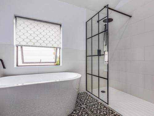 Pass the Keys Delightful 2 Bed House a Stones Throw From Beach Pass the Keys Delightful 2 Bed House a Stones Throw From Beach