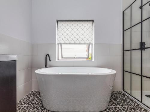 Pass the Keys Delightful 2 Bed House a Stones Throw From Beach Pass the Keys Delightful 2 Bed House a Stones Throw From Beach