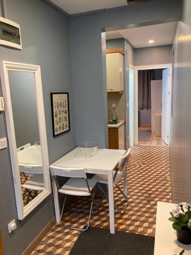 Studio Apartment image 10