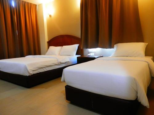 Deluxe Triple Room image 2