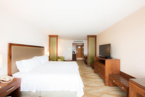 Holiday Inn Express and Suites Celaya, an IHG Hotel