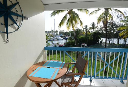 Charmant studio au Carayou avec piscine et spa in Les Trois Ilets