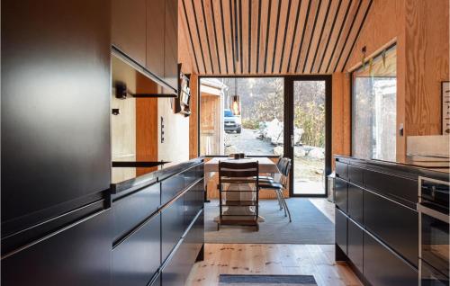 Κουζίνα, Nice Home In Erfjord With 4 Bedrooms And Wifi in Έρφιορντ