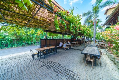 Restaurant, Black Pearl Hostel in Canggu