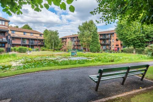 Garden, Waterlily Apartment - Beautiful 1-bed with overlooking balcony in Near Center