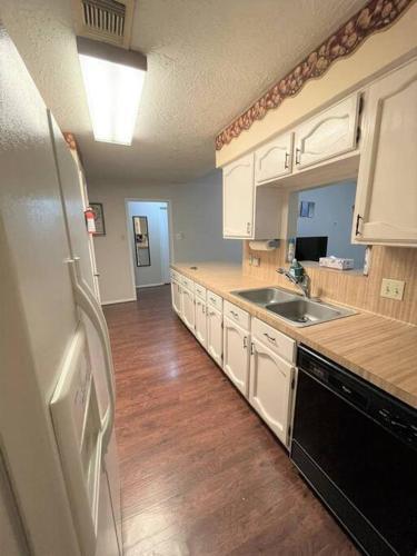 Super Cozy 4 Bedroom - Sleeps 10 Great for families and professionals in Katy, USA