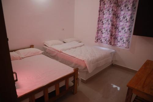 2 twin beds