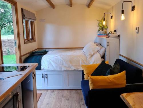 The Owls Rest Shepherds Hut Hethel in Norwich International Airport