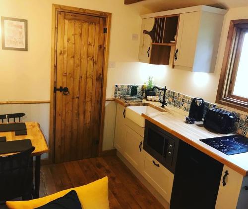 The Owls Rest Shepherds Hut Hethel in Norwich International Airport