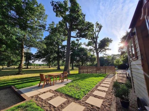 The Owls Rest Shepherds Hut Hethel in Norwich International Airport