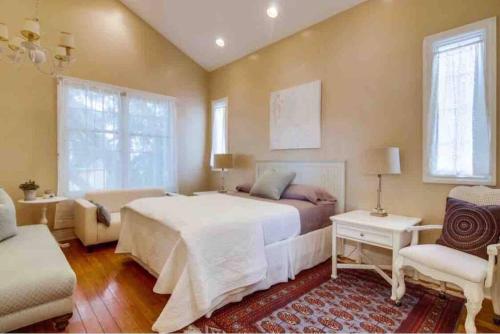 Spacious 4 Bedroom 3.5 Bath in Coronado in San Diego, USA