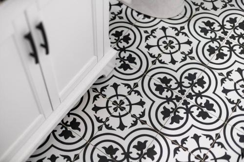 2BR 1BA Duplex House King Beds Great for Small Groups Close to All Uptown Charlotte attractions 2BR 1BA Duplex House King Beds Great for Small Groups Close to All Uptown Charlotte attractions