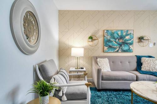 2BR 1BA Duplex House King Beds Great for Small Groups Close to All Uptown Charlotte attractions 2BR 1BA Duplex House King Beds Great for Small Groups Close to All Uptown Charlotte attractions