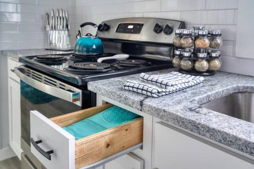 2BR 1BA Duplex House King Beds Great for Small Groups Close to All Uptown Charlotte attractions 2BR 1BA Duplex House King Beds Great for Small Groups Close to All Uptown Charlotte attractions