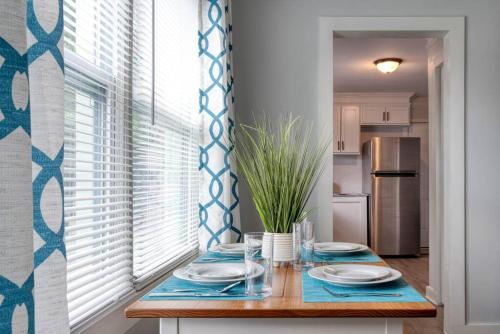 2BR 1BA Duplex House King Beds Great for Small Groups Close to All Uptown Charlotte attractions 2BR 1BA Duplex House King Beds Great for Small Groups Close to All Uptown Charlotte attractions