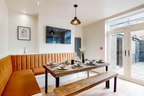 Lancefield House - Air Host & Stay - 5 Bedroom Sleeps 15 - Liverpool