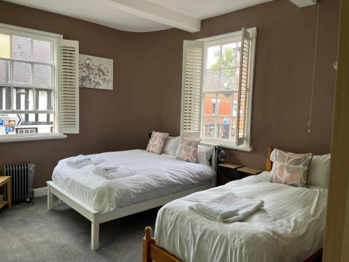1 double bed, 1 twin bed