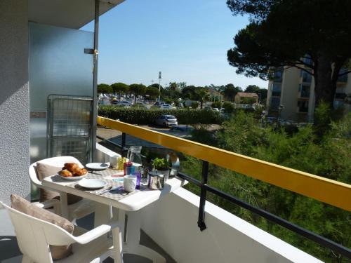 Balcony/terrace, Solydays Cigales de mer, studios centre-ville a deux pas des plages in Le Grau-du-Roi