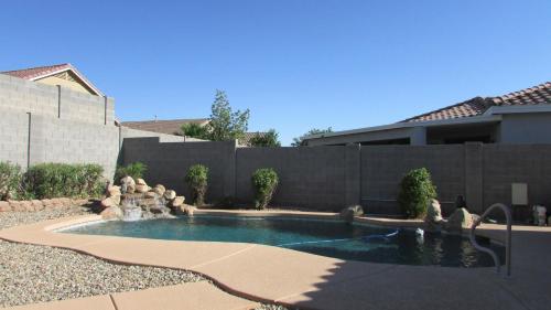 Cozy home near freeways w pool BBQ - Peoria