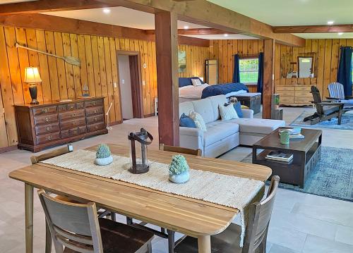 St Lawrence River Retreat in Oswegatchie (NY)