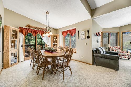 Crooked Canyon Lodge in Summerset