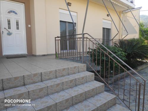 Κεντρικό, ανετο και ευρύχωρο διαμέρισμα, Kamena Vourla (foto 8)