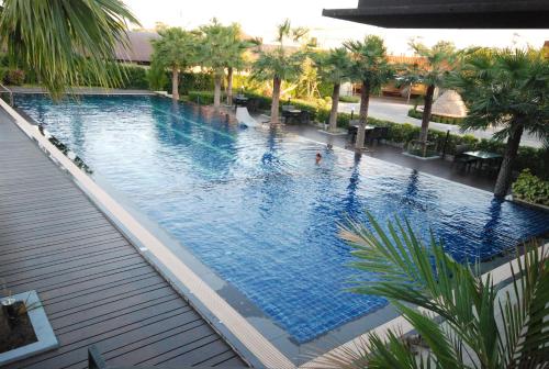 Swimming pool, Ray Hotel in Buri Ram City Center