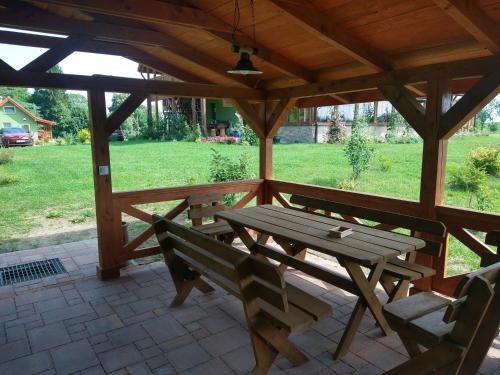 Зручності, Zielona Chatka pod Srebrnym Żurawiem (Zielona Chatka pod Srebrnym Zurawiem) in Видміни