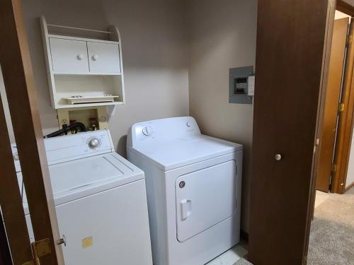 Swin Housing - nightly weekly and monthly rentals - image 4