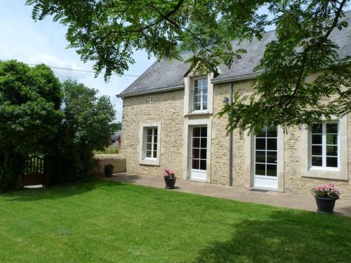 . Maison de charme en pierres, 5 chambres, jardin clos, terrasse, calme, ping-pong, proche loisirs. - FR-1-410-150