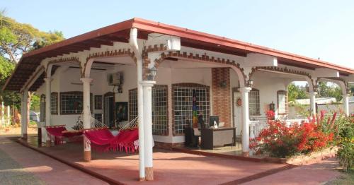 Dharma Casa Holistica, Hostal, Yoga y Retiros