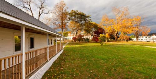 Eastover Estate and Eco Village in Kelet-Lenox