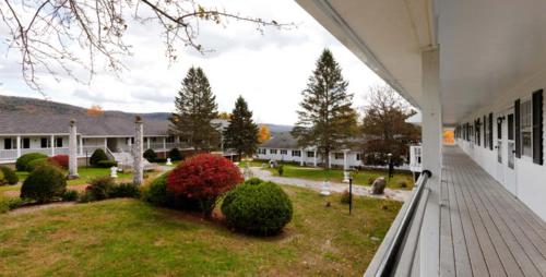 Eastover Estate and Eco Village in Kelet-Lenox