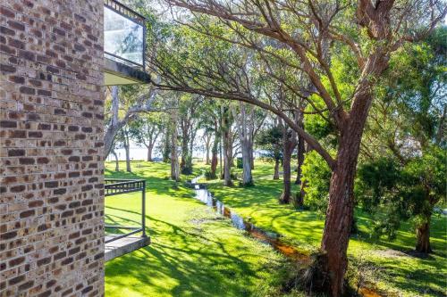 Bay Parklands 29 2 Gowrie Avenue views air conditioning WiFi Pool tennis court and spa