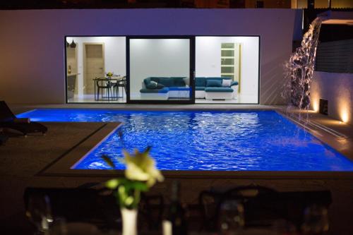 Family friendly house with a swimming pool Split - 15909 Split