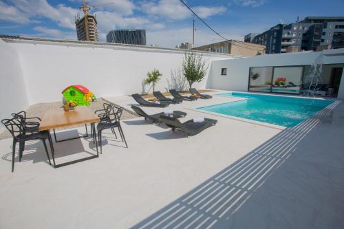 Family friendly house with a swimming pool Split - 15909 - image 5